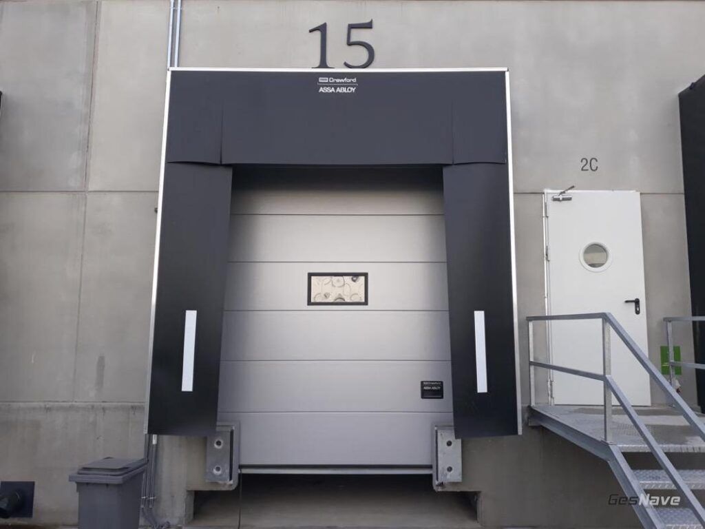 Puera de embarque zona logística