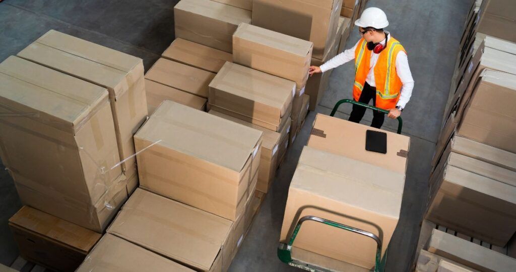 Detalle de planta logística de papel alimentario