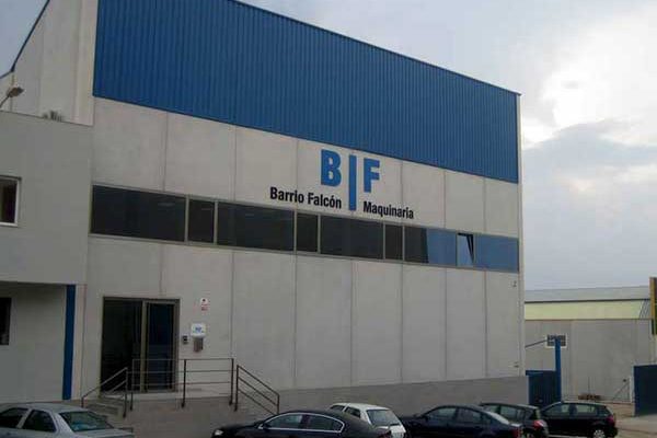 Fachada nave industrial maquinaria Barrio Falcón